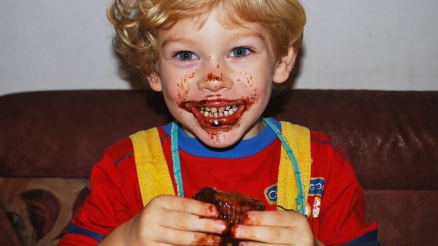Como cuidar da saúde bucal das crianças sem proibir o chocolate