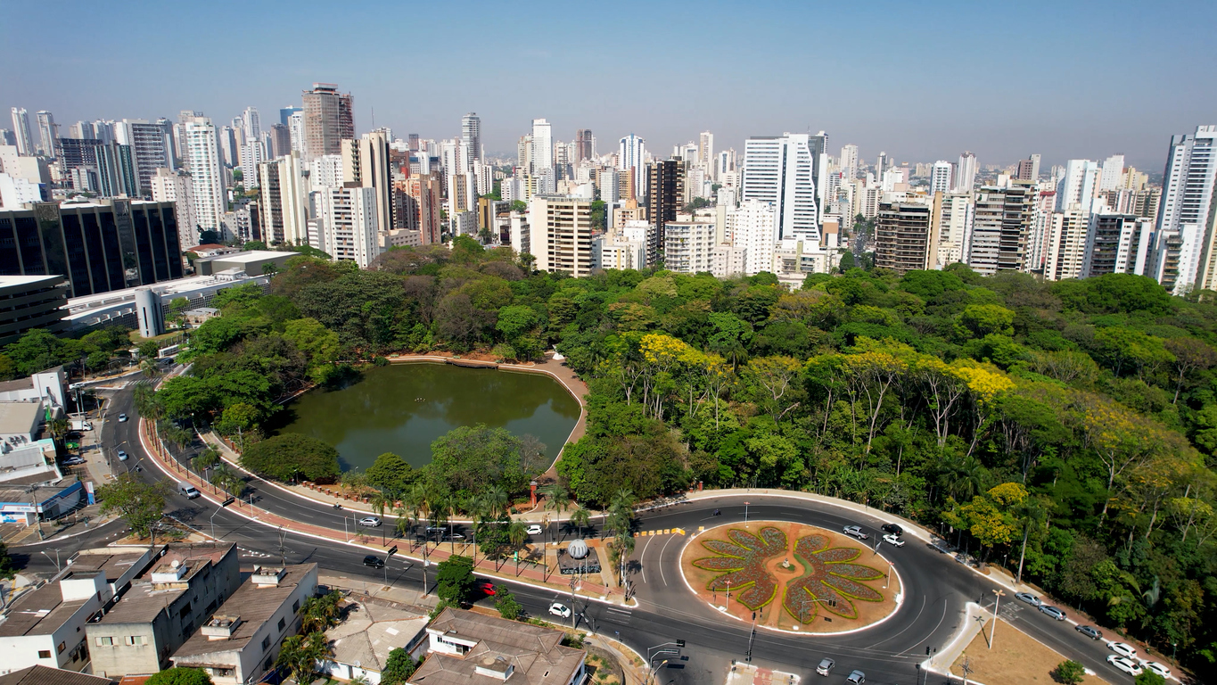 Paisagem urbana de Goiânia, Brasil. Panorama paisagístico da cidade do centro-oeste brasileiro.